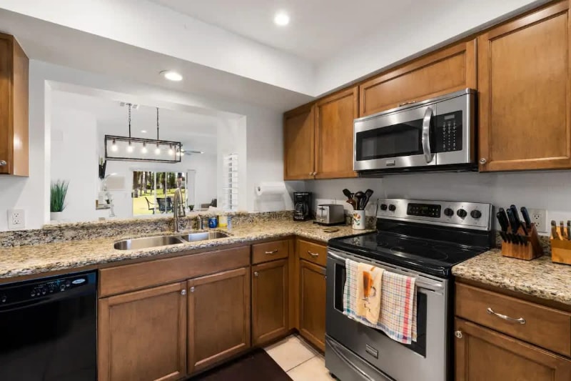 Building Photo - 248 Vista Royale Cir W