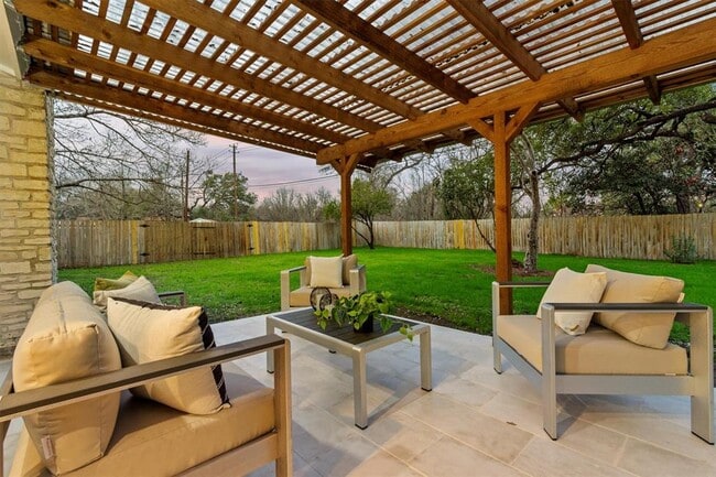 Building Photo - 5102 Summerset Trail