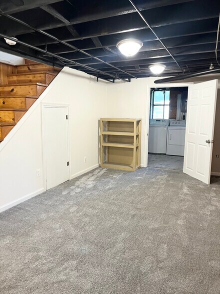 Building Photo - 906 Pine Heights Ave