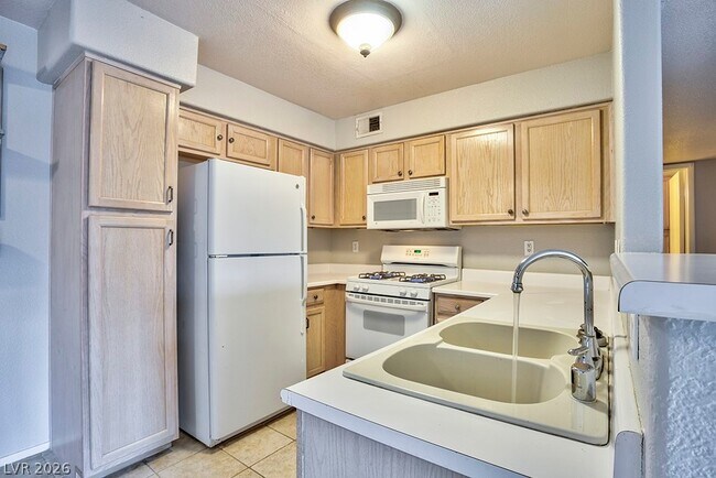 Building Photo - 3128 Tarpon