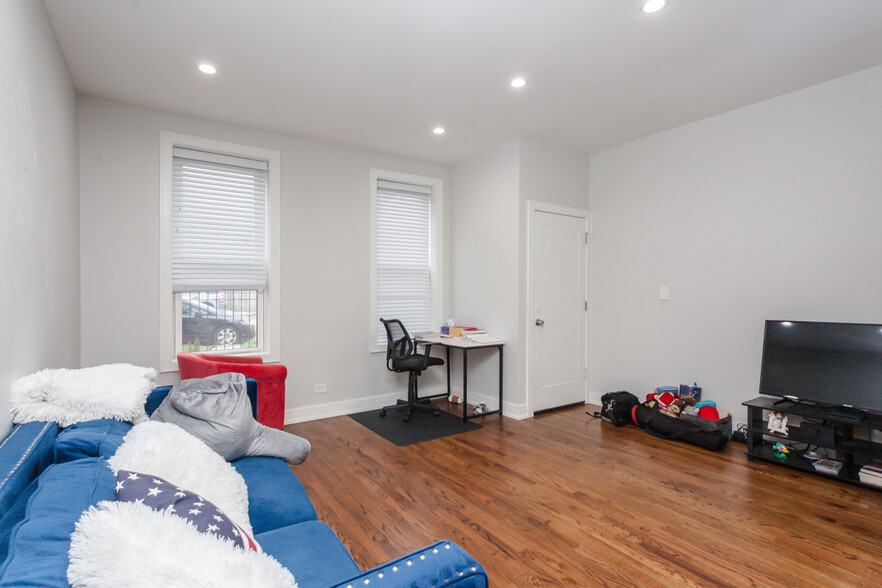 Building Photo - 2045 N Wolcott Ave