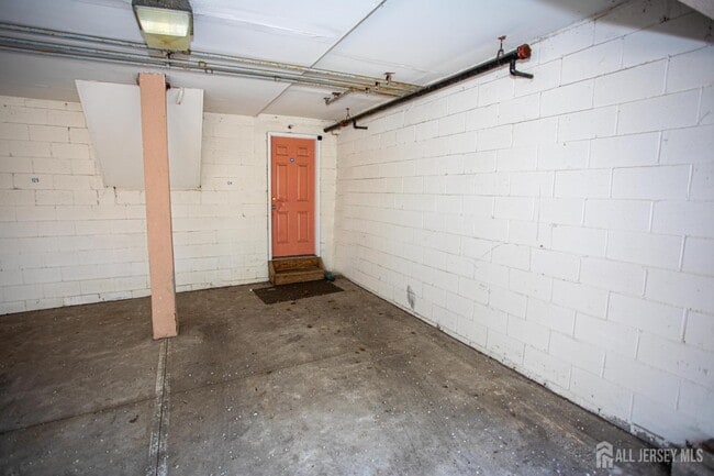 Building Photo - 124 Adamecs Way