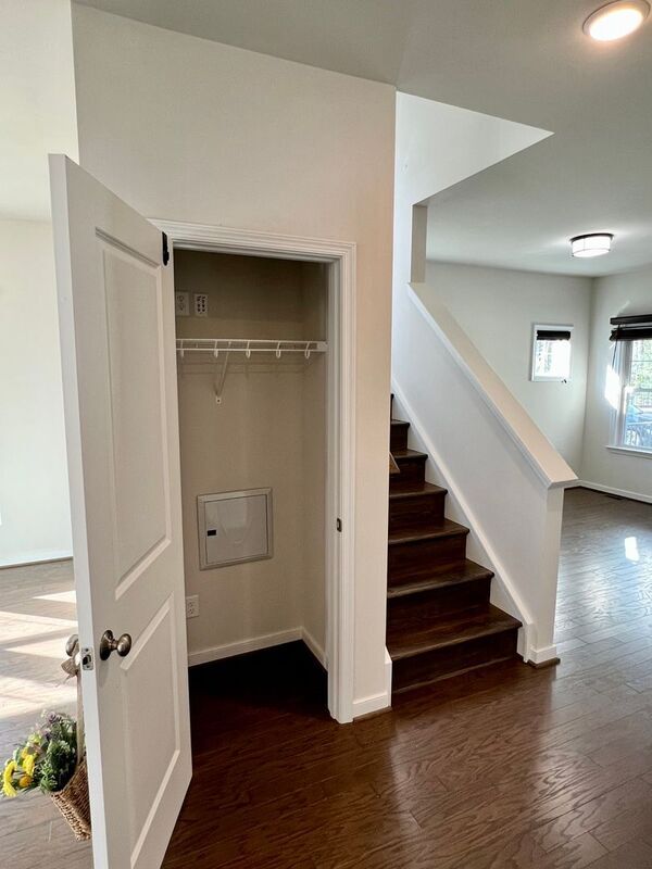 Building Photo - 8180 Lyman Ct