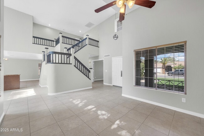 Building Photo - 913 W Juanita Ave
