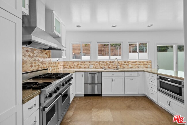 Building Photo - 1759 N Beverly Dr