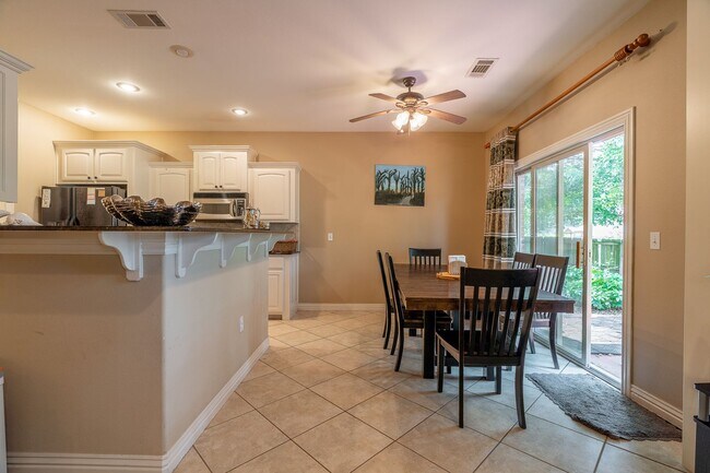 Building Photo - Furnished beautiful 4bd/2.5bth home located in the Clabber Creek Subdivision!! Open to various le...