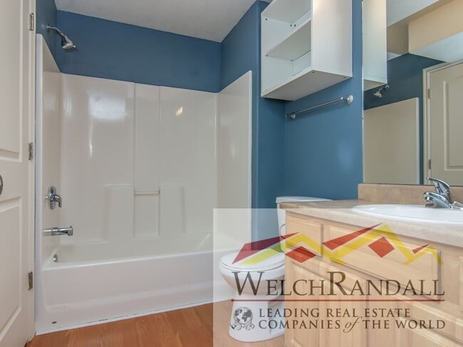 Building Photo - Comfort Meets Style: 2 Bed, 1.5 Bath Herri...