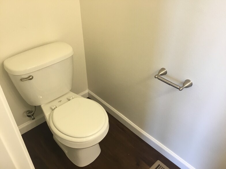 Building Photo - 1142 Ebbets Dr