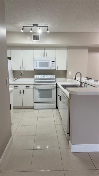 Building Photo - 2600 S University Dr