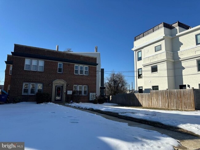 Building Photo - 2712 6th St NE