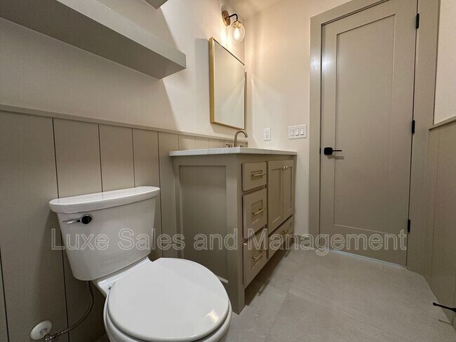 Building Photo - 911 NE 16th St