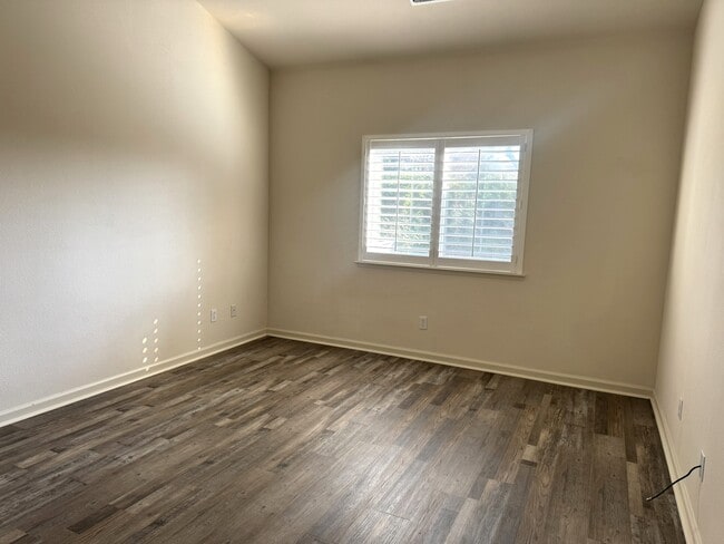 Building Photo - 10824 N Bunker Hill Dr