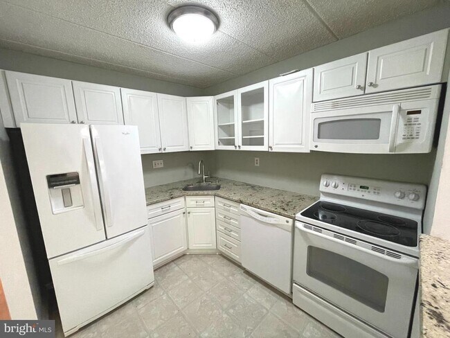 Building Photo - 62 Le Forge Ct