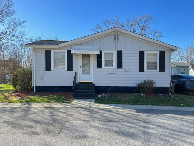 Building Photo - Cozy 3 Bedroom Downtown Apex Home