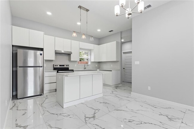 Building Photo - 22 South Dr