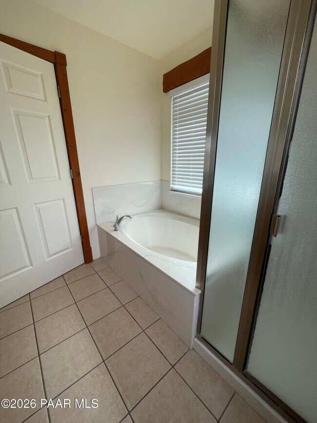 Building Photo - 2575 Solar View Dr