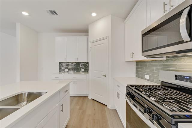 Building Photo - 6624 Vly Lk Ln