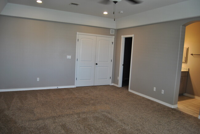 Building Photo - 14508 Ciambriello Ave