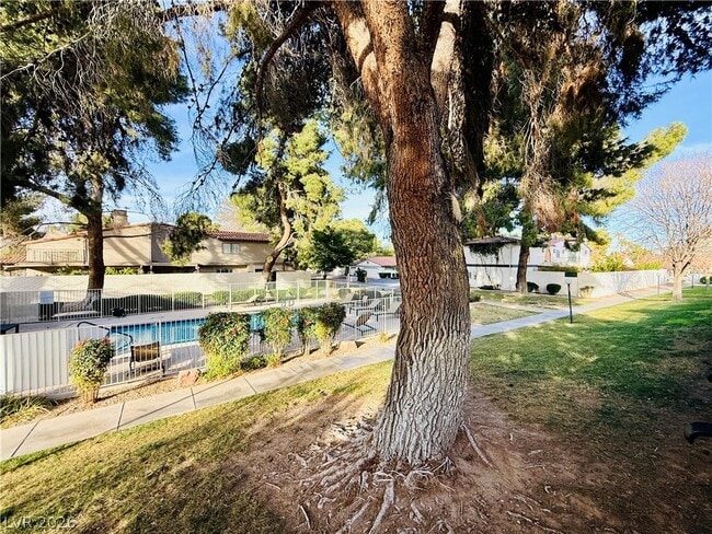 Building Photo - 3416 Cll Del Torre