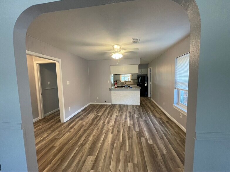 Building Photo - 301 Cypress St