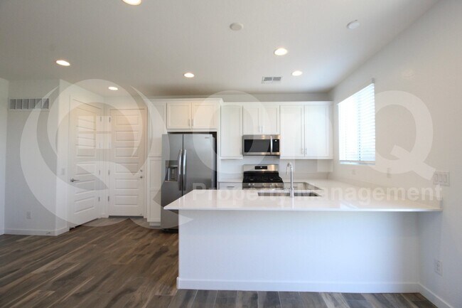 Building Photo - 3303 S Piedra Cir