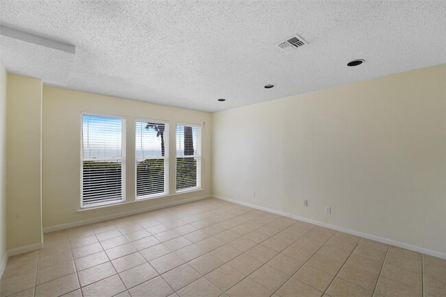 Building Photo - 8416 Seawall Blvd
