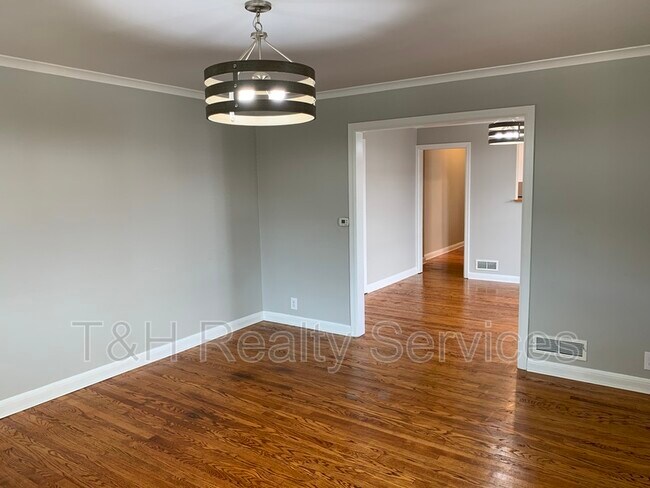 Building Photo - 5166 Winthrop Ave