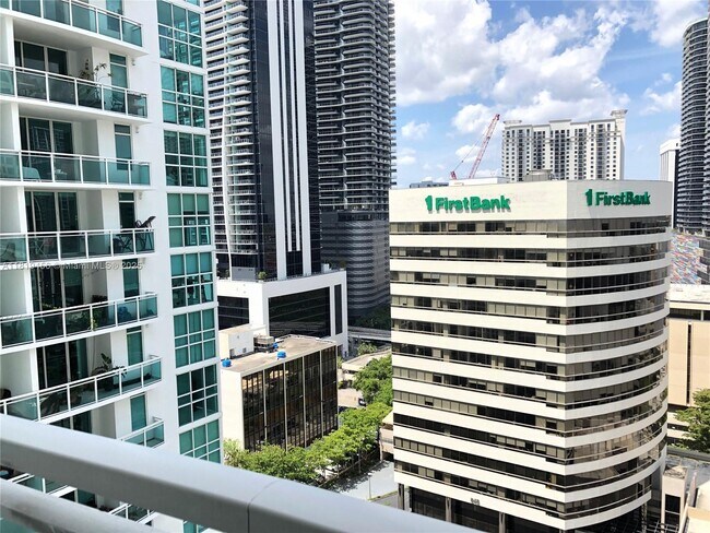 Building Photo - 950 Brickell Bay Dr