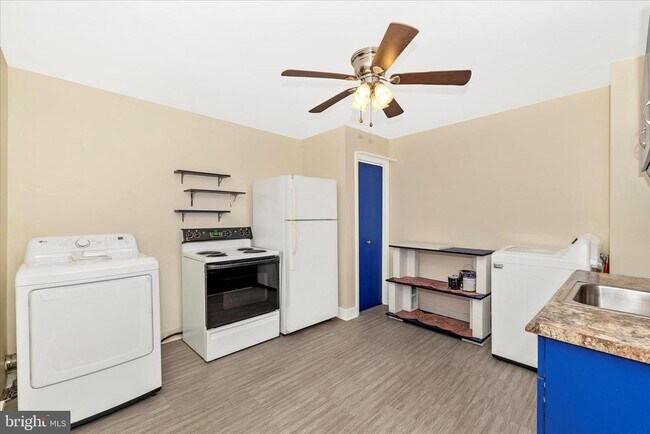 Building Photo - 326 E Patrick St