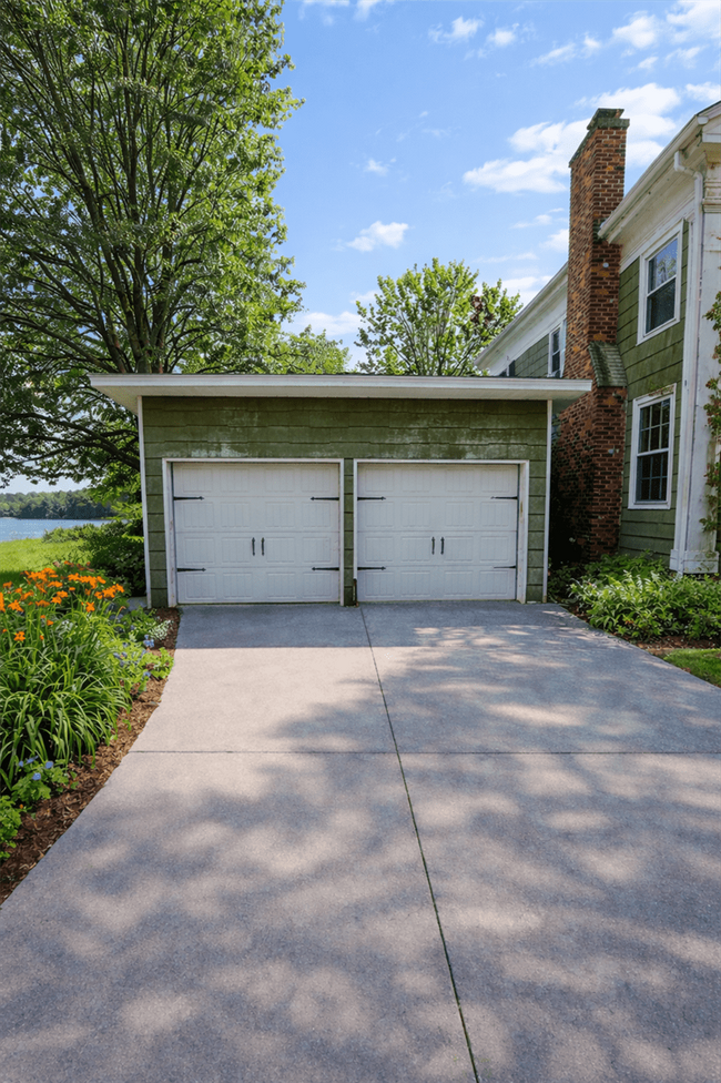 Building Photo - 4935 N Parma Rd