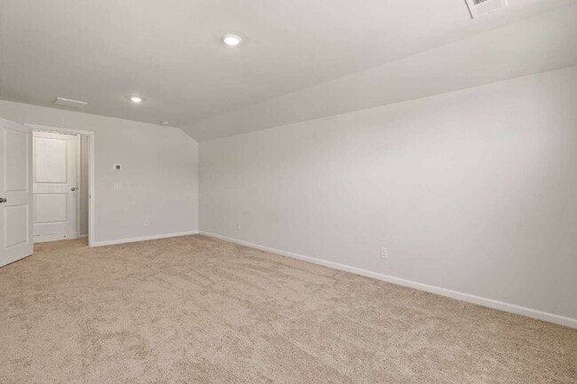Building Photo - "Charming 3-Bed 2-Bath Residence in Telfai...