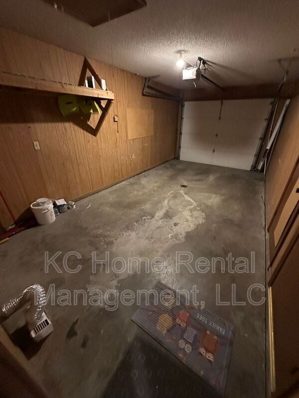 Building Photo - 308 NE Independence Ave