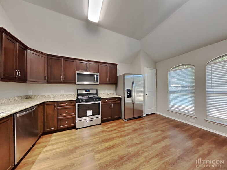 Building Photo - 952 Oak Lynn Dr