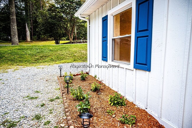 Building Photo - 3 BR Single Family Home In Country Setting
