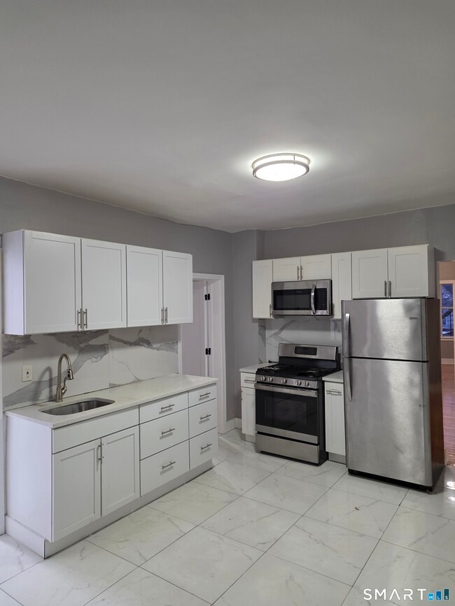 Building Photo - 11 Truman St