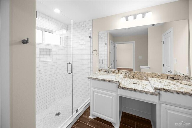Building Photo - 30 Westcave Falls Ln
