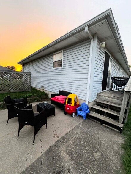 Building Photo - 1802-1804 N Laurel Hill Pl