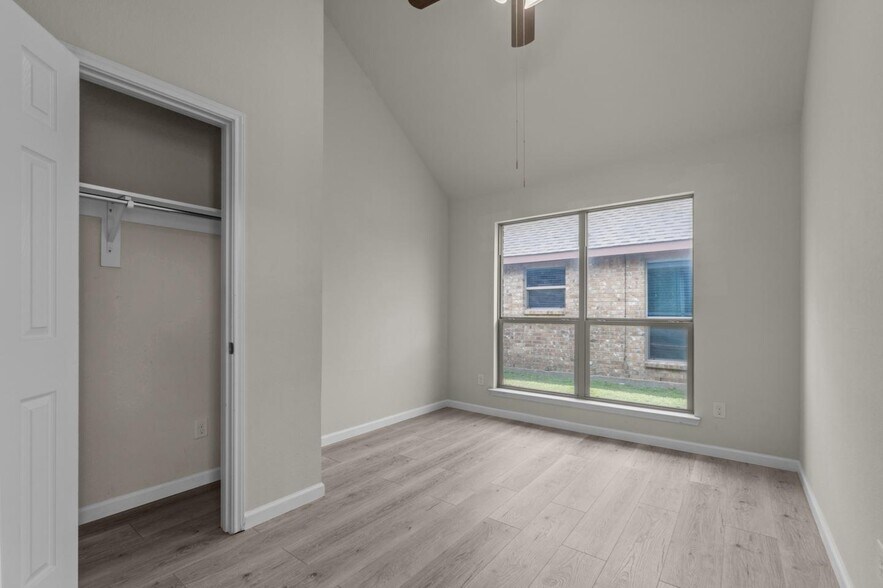 Building Photo - 3330 Shining Light Dr