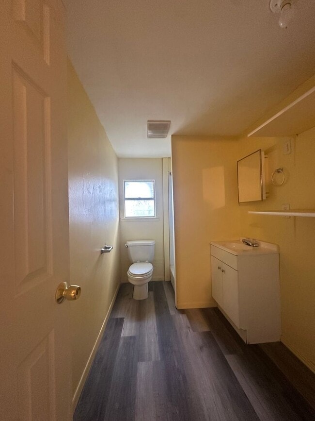 Building Photo - Remodeled unit with a Casita