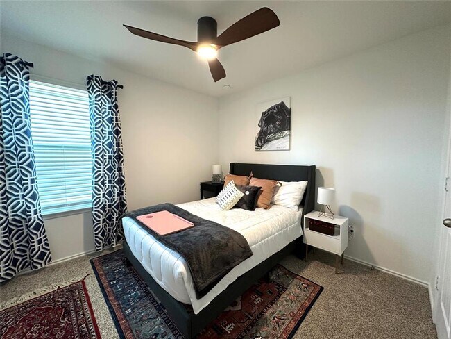 Building Photo - 504 Sandringham Lp