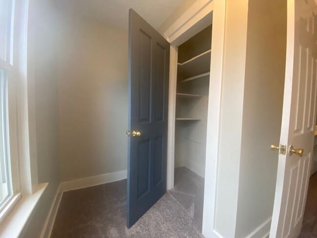 Building Photo - 3 Bed 1.5 Bathroom for rent in Dayton*