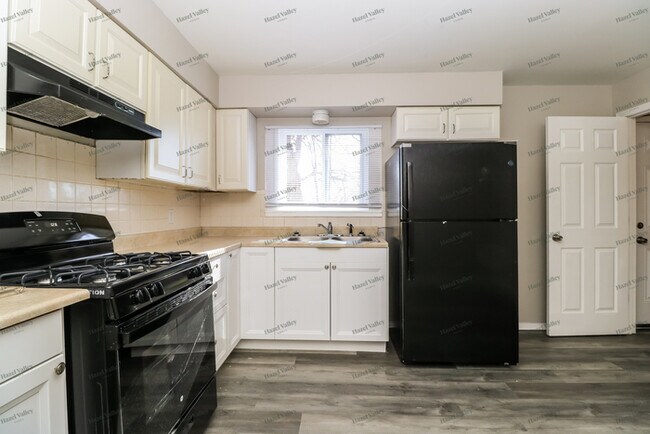 Building Photo - 230 Manning Ave