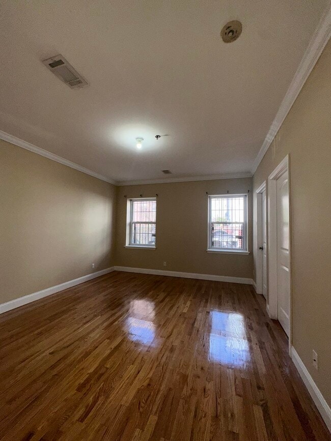 Building Photo - 272 St Pauls Ave