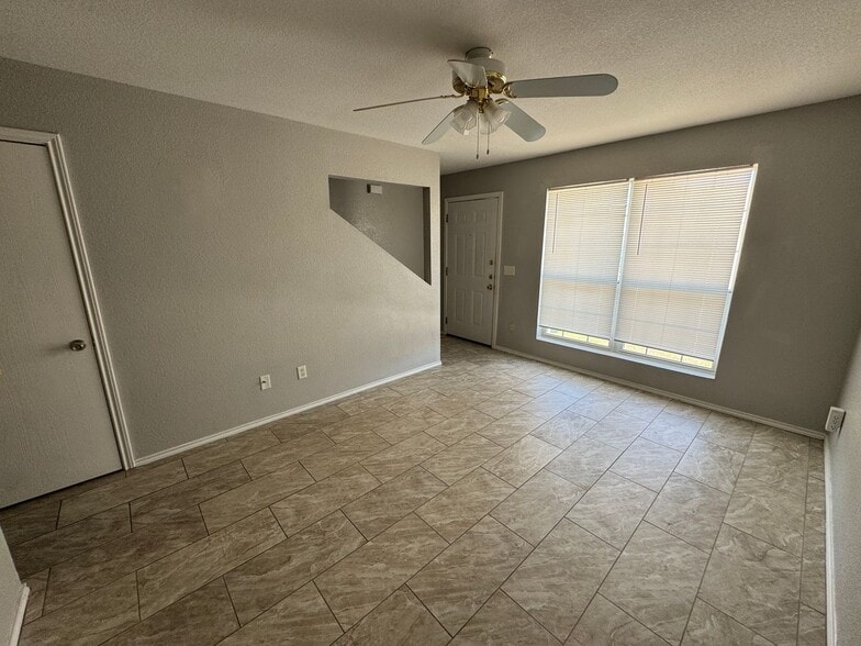 Building Photo - 4001 Doraine Ct