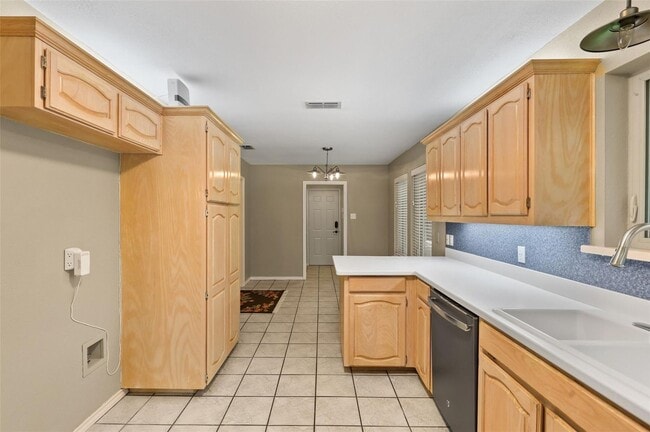 Building Photo - 3 bed, 2 bath home in Burleson