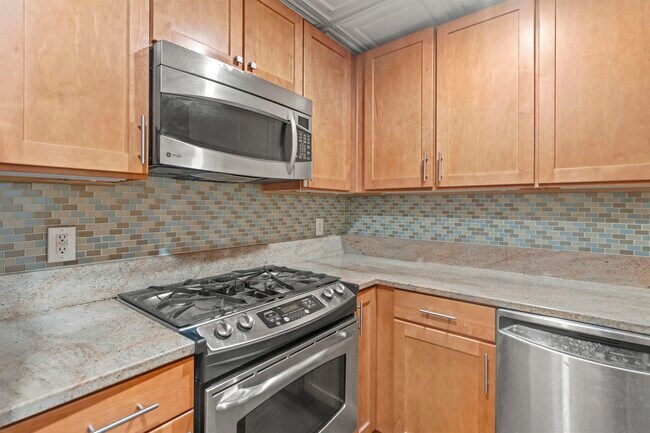 Building Photo - 187 Wayne St