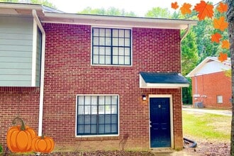 Building Photo - Welcome to this charming 2-bedroom, 2-bathroom townhouse located in the heart of Fayetteville, GA.