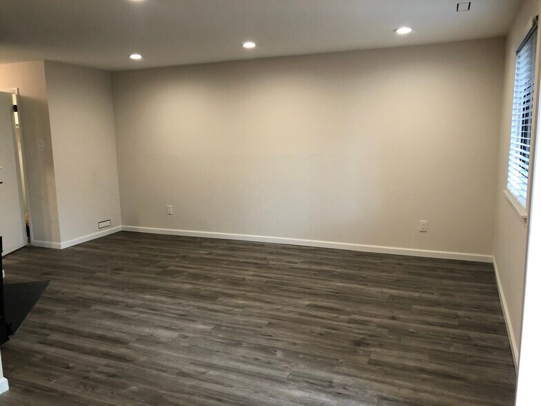 Living Room 3 - 605A Cypress Point Cir