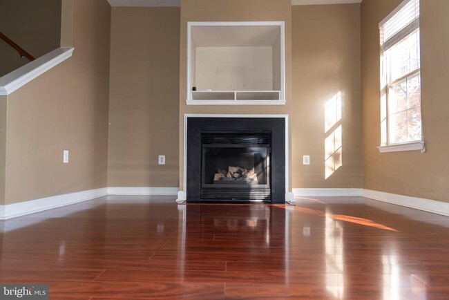 Building Photo - 42425 Goldenseal Square