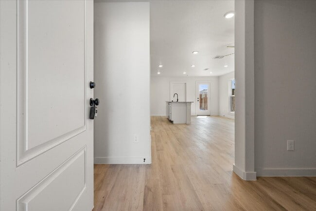 Building Photo - Beautiful New Build Home in Cypress Ranch!